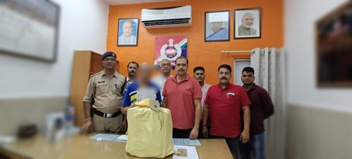  रेलवे सुरक्षा बल ने  रेलवे के  ई -टिकटों की कालाबाजारी करने वाले आरोपी को किया गिरफ्तार