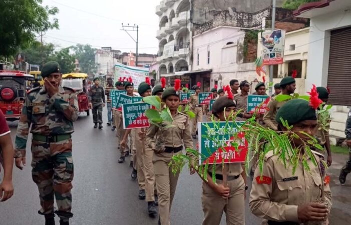 वन महोत्सव में पौधों की बारात निकाली