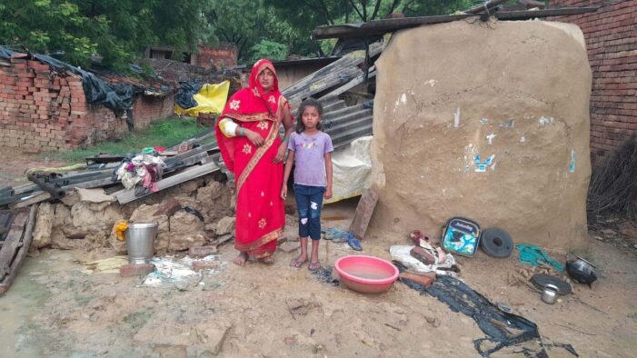 बारिश के मकान गिरा, गृहस्थी चैपट