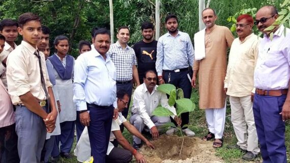 गंगा समग्र का वृक्षारोपण अभियान पहुँचा दूजी देवी इंटर कॉलेज