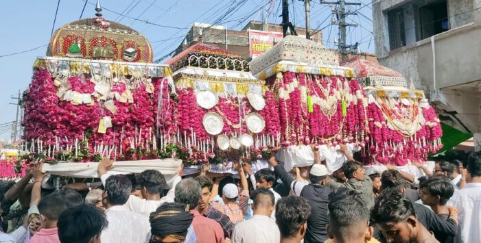 मोहर्रम की नवीं पर ताजियों के दीदार के लिए उमड़ा सैलाब