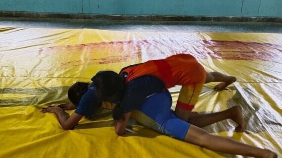 कुश्ती स्पर्धा में अंजली, निकिता व दिव्या को मिला पहला स्थान