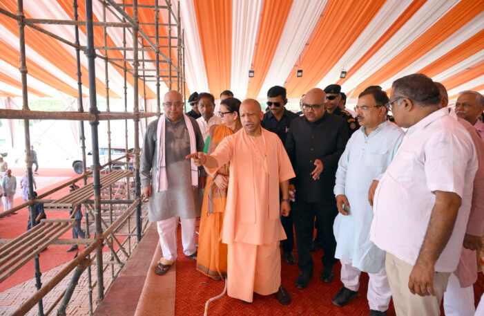 मुख्यमंत्री ने कानपुर नगर में प्रधानमंत्री के प्रस्तावित भ्रमण के दृष्टिगत कार्यक्रम स्थल का निरीक्षण किया