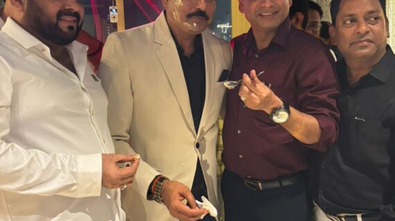 निर्माता निर्देशक रूपेश राय सिकंद की बर्थडे पार्टी मे पंकज बेरी सहित कई हस्तियां उपस्थित