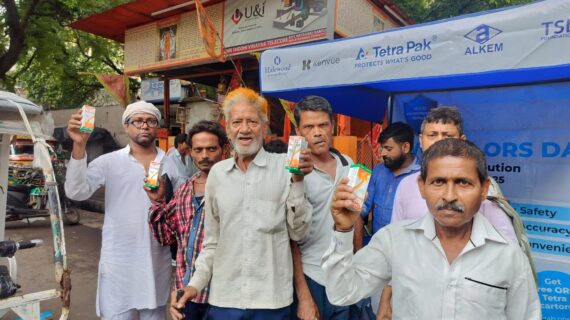 कानपुर में स्मार्ट हाइड्रेशन के तहत टेट्रा पैक ने 1 लाख रेडी-टू-ड्रिंक ओआरएस पैक वितरित किए