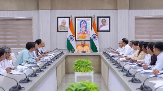 मानसून वर्षा के कारण खराब हुई सड़कों की मरम्मत और तेज करने के निर्देश