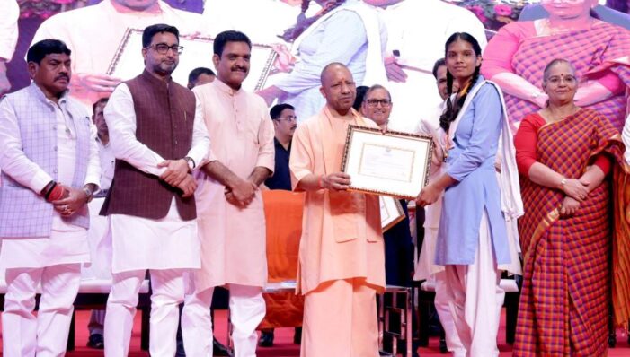 छात्रवृत्ति से वंचित पांच लाख से अधिक छात्रों को दीपावली से पहले दी जाएगी छात्रवृत्ति: सीएम योगी