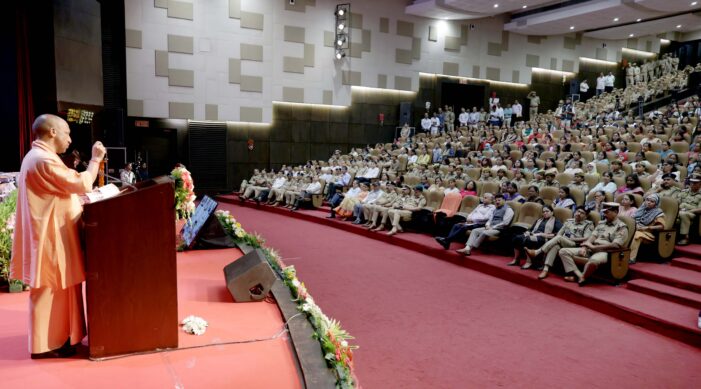 पहले बेटियां सुरक्षित नहीं थीं, आज खुद बना रही हैं अपना रास्ता – सीएम योगी