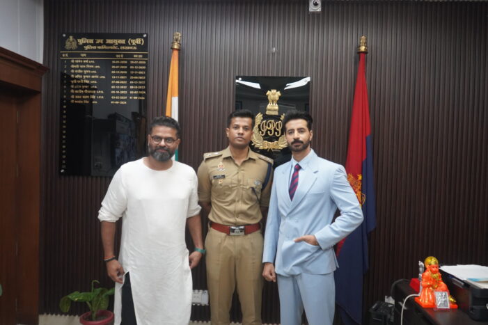 ZEE5 की क्राइम थ्रिलर “जनावर – द बीस्ट विदइन” का प्रचार करने के लिए भुवन अरोड़ा और निर्देशक शचिंद्र वत्स लखनऊ पहुँचे