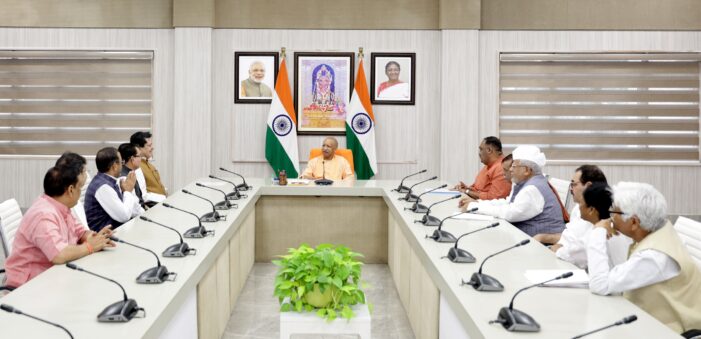 पूर्व विधायकों ने मुख्यमंत्री से मुलाकात कर मांग पत्र सौंपा