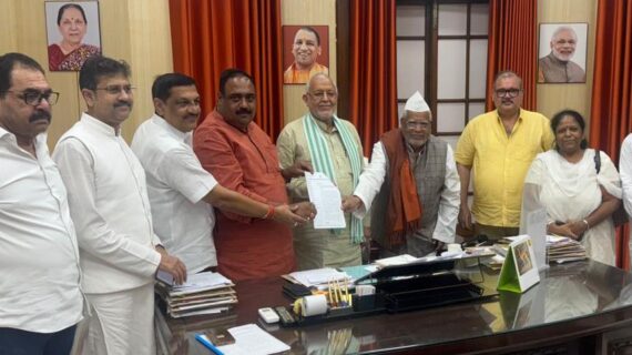 पूर्व विधायक एवं विधान परिषद सदस्य वित्त मंत्री से मुलाकात कर ज्ञापन दिया