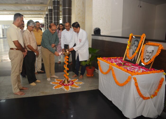 गांधी और शास्त्री जयंती पर एसजीपीजीआईएमएस में श्रद्धांजलि कार्यक्रम, स्वच्छ भारत मिशन पखवाड़ा भी सम्पन्न