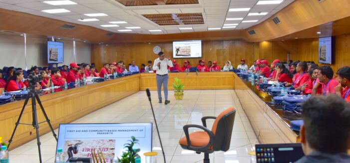 सर्पदंश से बचाव के लिए जागरूकता जरूरी: राहत आयुक्त कार्यालय में युवा आपदा मित्रों की कार्यशाला आयोजित