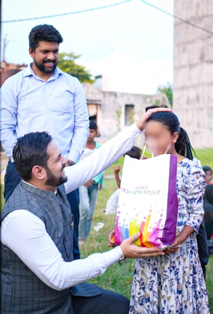 लुलु हाइपरमार्केट ने ‘शेयर स्माइल इंडिया’ के साथ  जरूरतमंदों के बीच बाँटी दीपावली की खुशियाँ