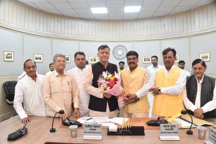 उत्तर प्रदेश विधानसभा की संसदीय समितियों की बैठक का उद्घाटन विधानसभा अध्यक्ष सतीश महाना ने किया