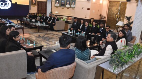 लोकतंत्र की पाठशाला में विद्यार्थियों का संवाद — विधानसभा अध्यक्ष सतीश महाना  से छात्र छात्राओं ने पूछे कई सवाल