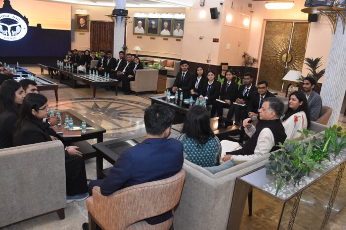 लोकतंत्र की पाठशाला में विद्यार्थियों का संवाद — विधानसभा अध्यक्ष सतीश महाना  से छात्र छात्राओं ने पूछे कई सवाल