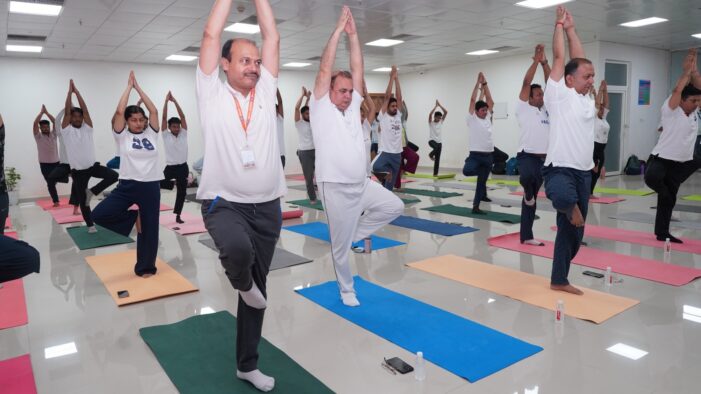 डॉ. राम मनोहर लोहिया आयुर्विज्ञान संस्थान में उत्साहपूर्वक मनाया गया अंतर्राष्ट्रीय योग दिवस