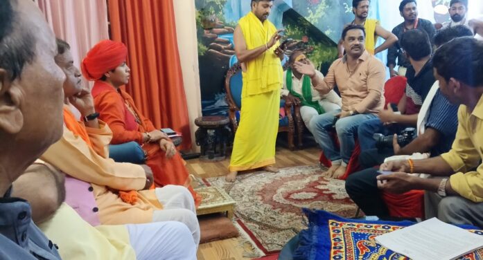 मनकामेश्वर मंदिर के विद्युत डिस्प्ले हटाने पर शिव भक्तों में रोष